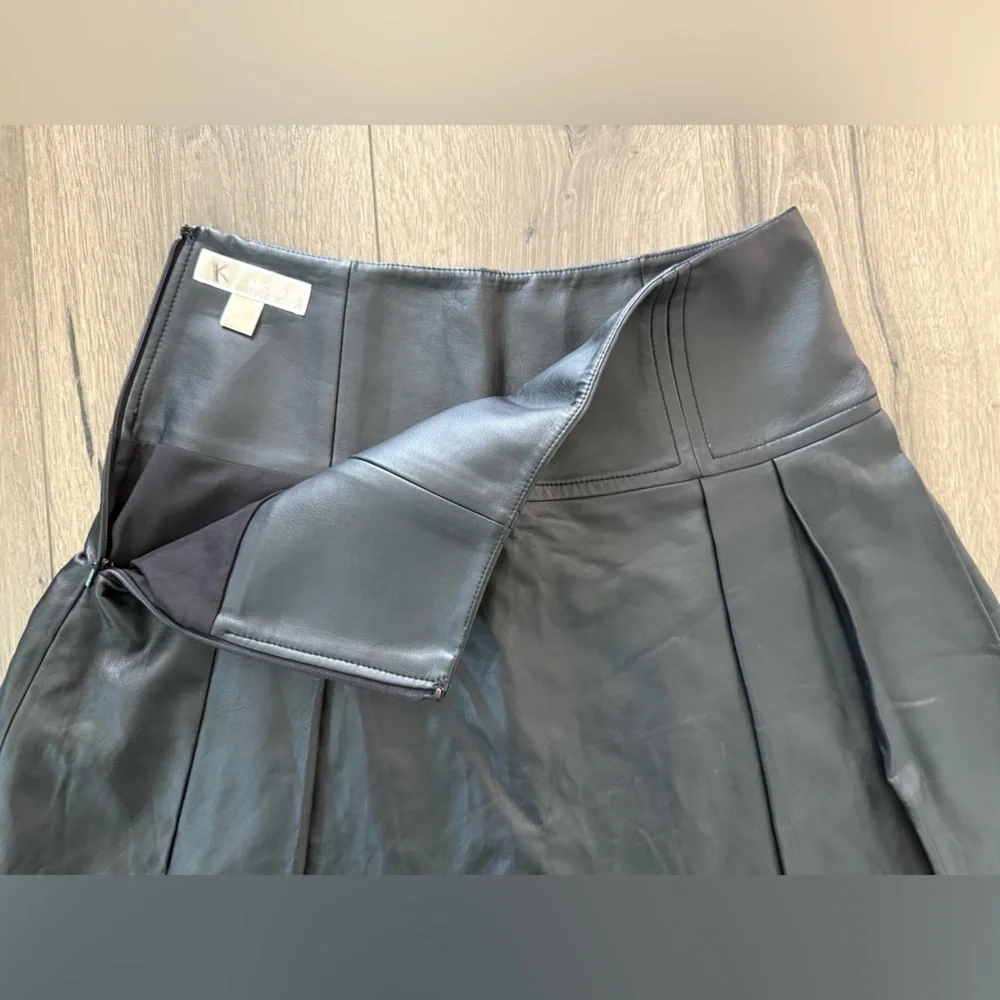 Michael Kors Faux Leather pleated black Skirt Size 4